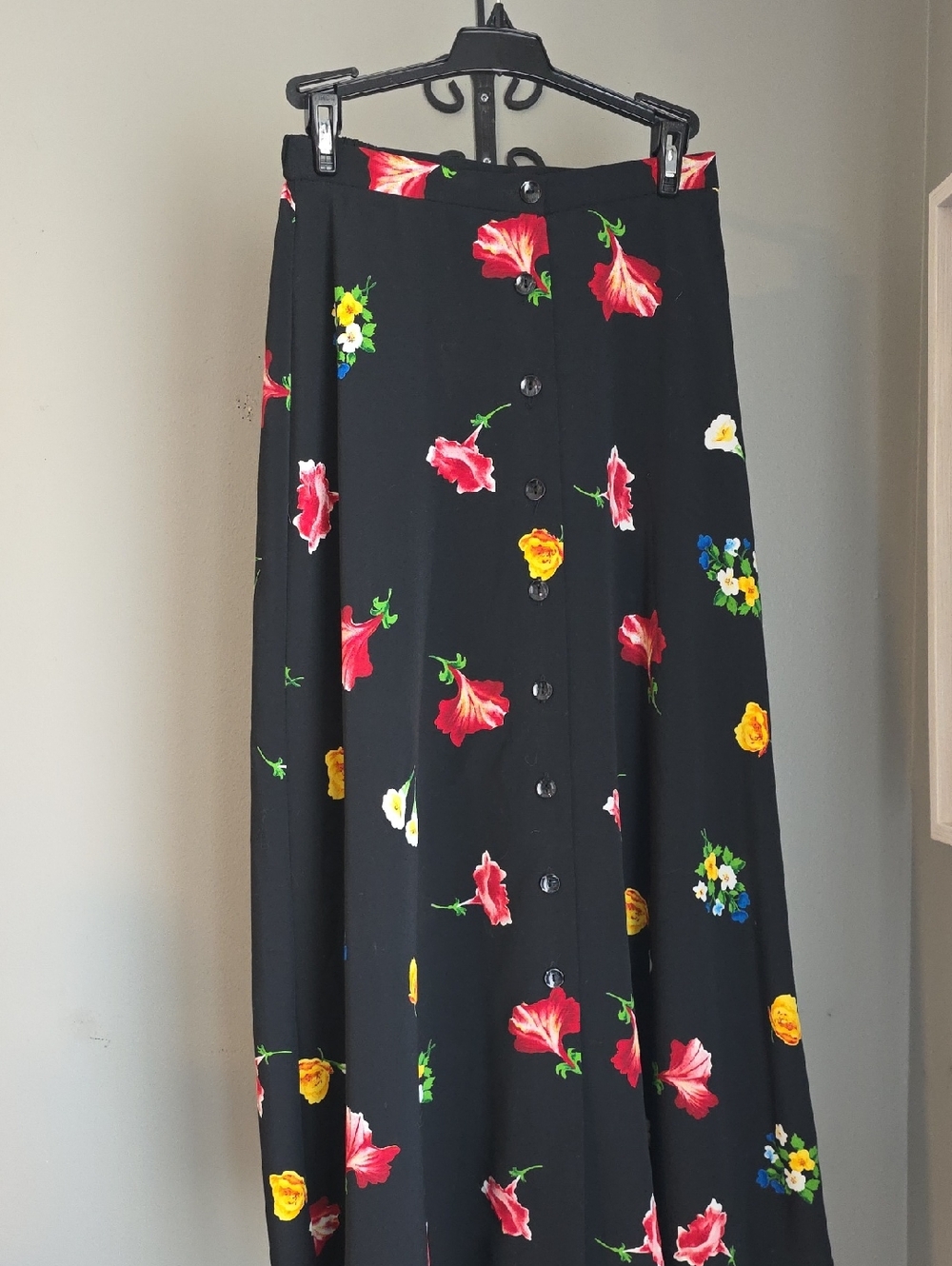 Worthington Flowy Maxi Skirt with Floral Print Size 6 Button Down